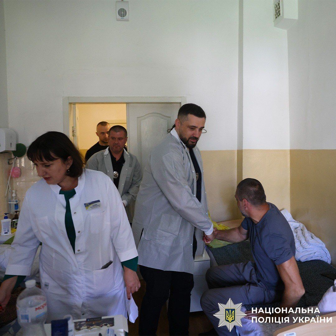 Ніс службу на Липецькому напрямку: сержанта поліції на позивний «Лютий» нагородили вогнепальною зброєю - фото 3