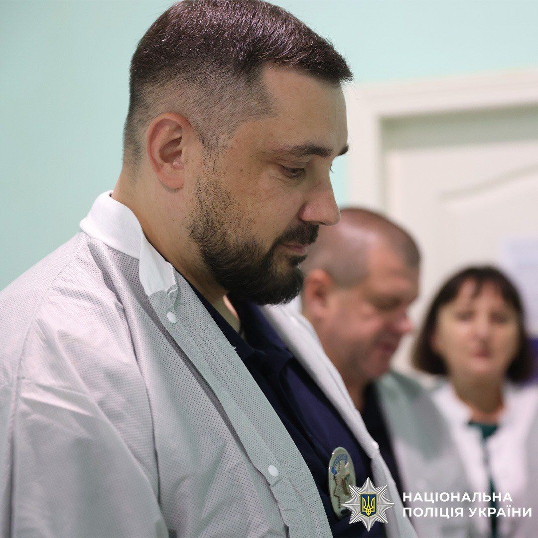 Ніс службу на Липецькому напрямку: сержанта поліції на позивний «Лютий» нагородили вогнепальною зброєю - фото 7