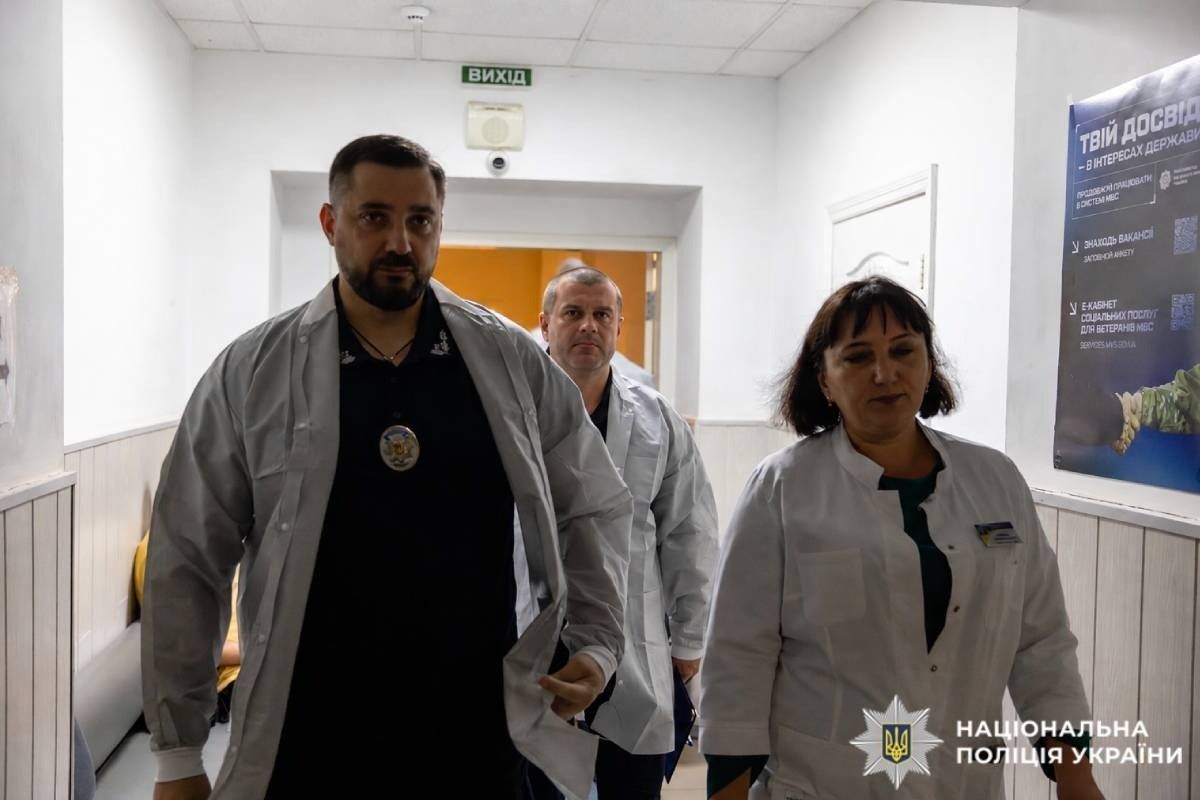Ніс службу на Липецькому напрямку: сержанта поліції на позивний «Лютий» нагородили вогнепальною зброєю - фото 9