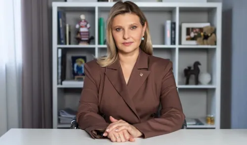 Перша леді України Олена Зеленська взяла участь у третьому щорічному національному форумі «Моя безбар’єрність – 2026». Його тема – «Вивчені уроки». У заході взяли уасть понад 350 учасників. Це представники держави, бізнес-асоціацій, громад, ветеранської спільноти й міжнародні експерти, які обговорюють реальні результати та рішення у створенні безбар’єрного середовища.