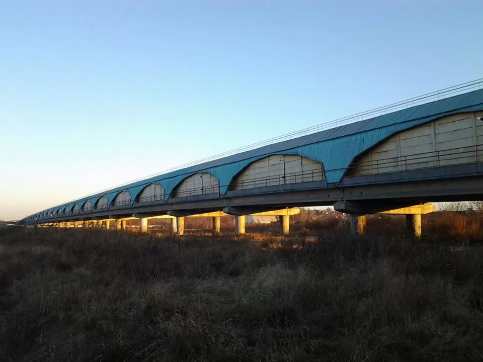 Критий метроміст у Харкові пропонують реконструювати та зробити відкритим. Чим відома ця споруда, як першочергово планували використовувати територію навколо мосту та яким було його будівництво – читайте в матеріалі.
 