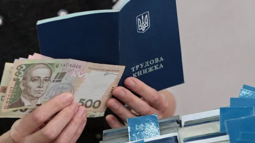 З 1 січня 2025 року переглянуто розміри деяких виплат та компенсацій, які адмініструє Державна служба зайнятості. Відтепер максимальна виплата по безробіттю становить 8 тисяч грн.