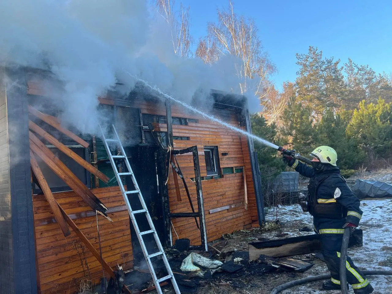 Фото: Харківське районне управління ГУ ДСНС України у Харківській області Пожежу в Черкаських Тишках загасили рятувальники з Липців на порталі Gromada Group