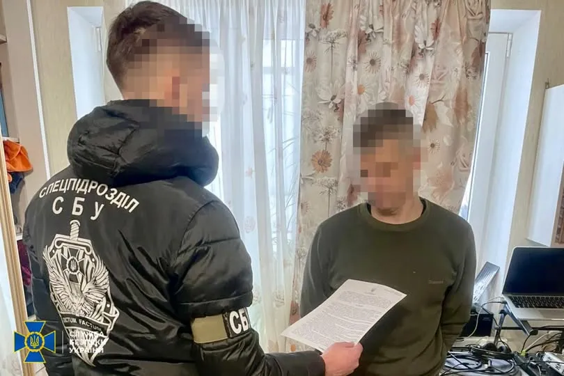 Фото: СБУ Поширював прокремлівську пропаганду у соцмережах: колишнього мешканця Куп'янщини затримано у Харкові на порталі Gromada Group