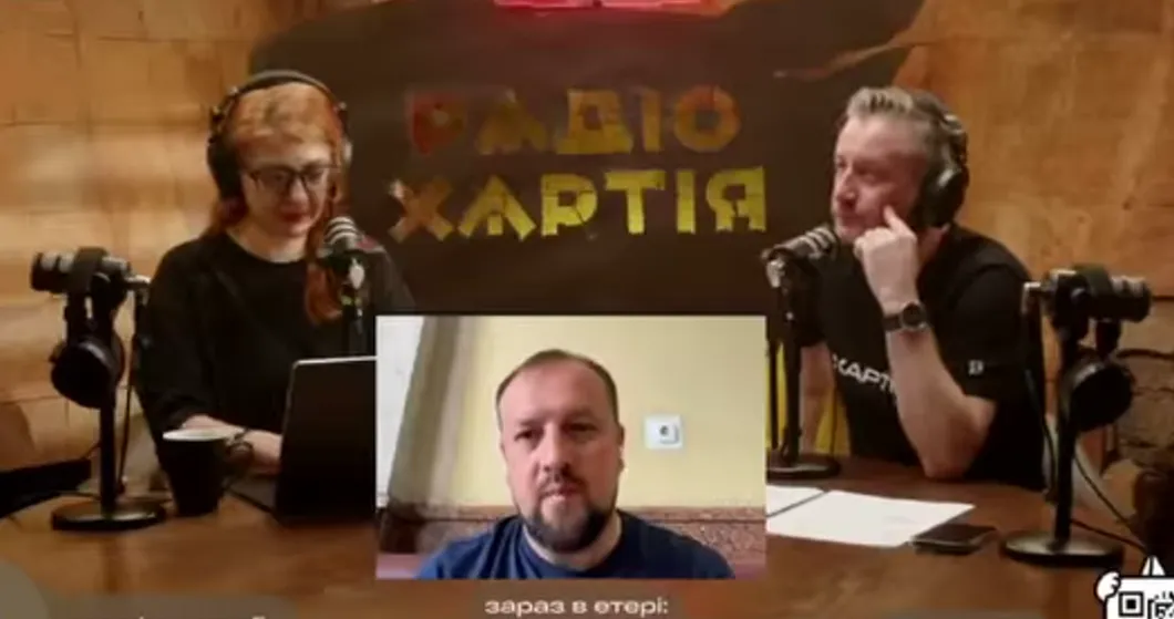 Скриншот відео Радіо Хартія Мобільні бригади комунальників продовжують працювати у Куп'янську — Андрій Беседін на порталі Gromada Group