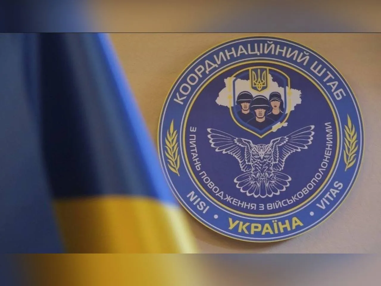 Рекомендації звільненим з полону Захисникам, родинам та ЗМІ Робоча група Координаційного штабу з питань поводження з військовополоненими розробила низку рекомендацій для родичів наших Захисників, які перебувають у полоні, зниклих безвісти за особливих обставин, звільнених з полону, а також ЗМІ для того, щоби уникнути можливих ризиків для тих Захисників, які тимчасово перебувають у полоні, під час комунікації у публічних джерелах.