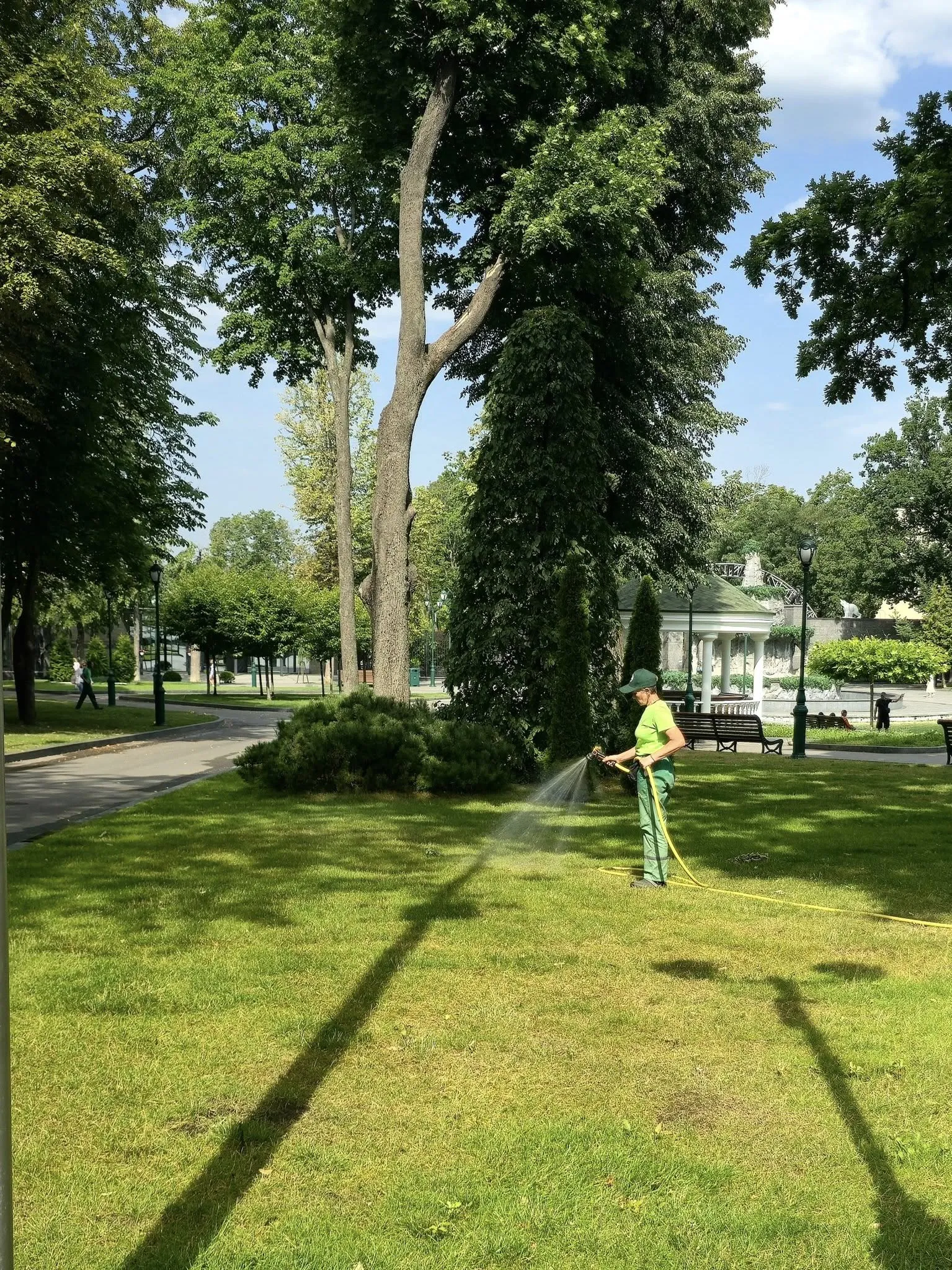 “Kharkivzelenbud” promises to suspend grass mowing during hot weather at the Gromada Group Media