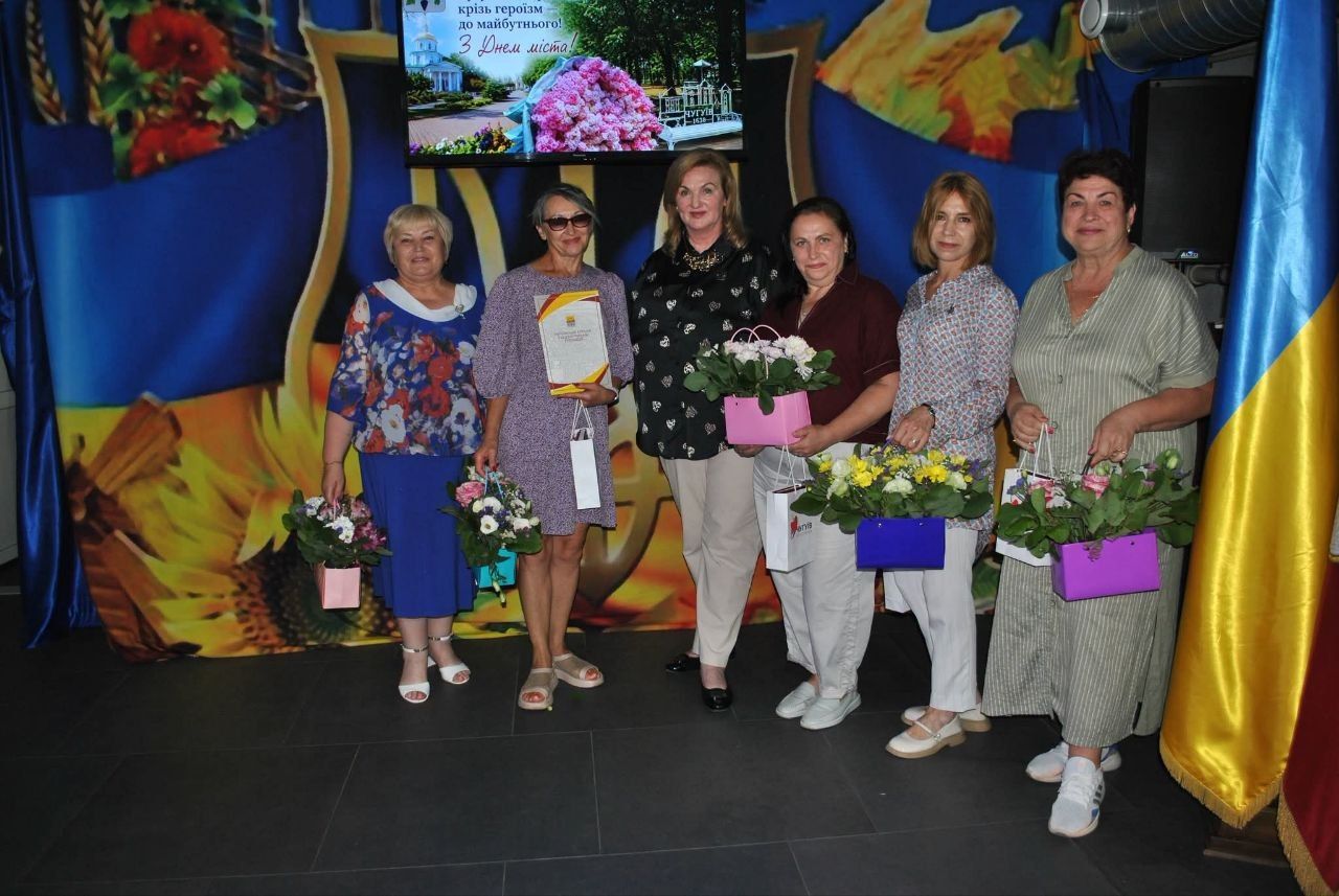 «За кожною нагородою — частинка спільної історії»: Чугуїв у День міста відзначив тих, хто тримає тил та боронить Україну - фото 3