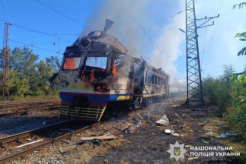 Минулої доби ворог на Харківщині обстріляв електропотяг та скоїв ще більше 30 терористичних злочинів - фото 1