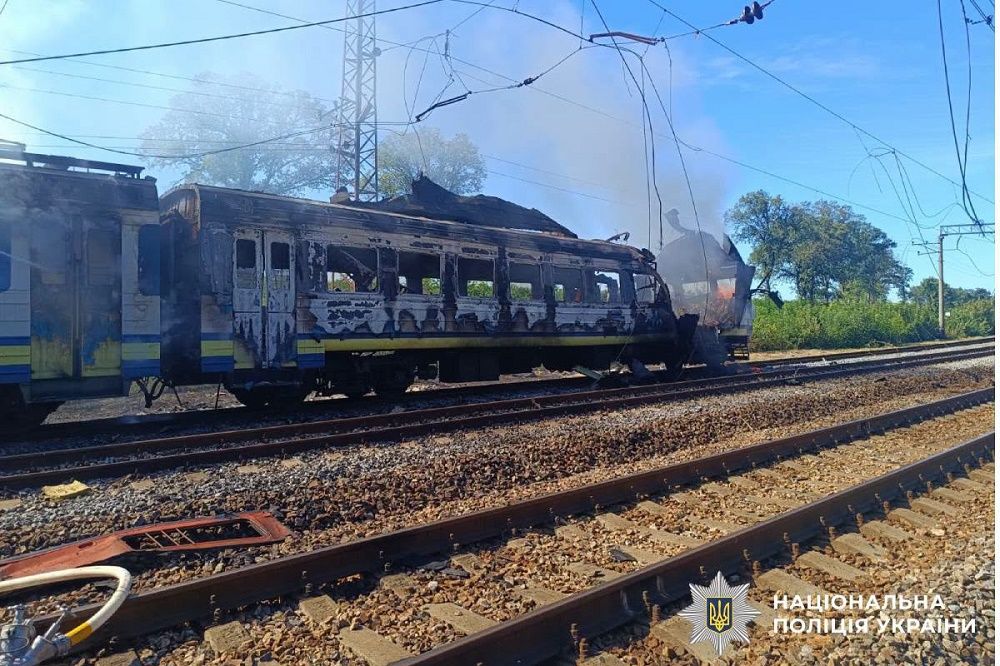 Минулої доби ворог на Харківщині обстріляв електропотяг та скоїв ще більше 30 терористичних злочинів - фото 3