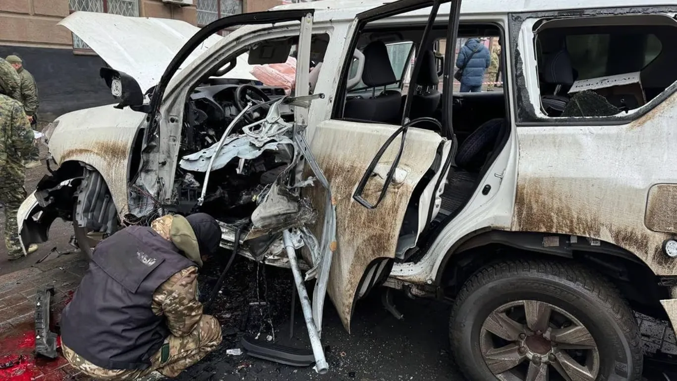 Авто Євсюкова. Фото: росЗМІ У Донецьку підірвали авто з ексначальником колонії в Оленівці: воєнний злочинець загинув на порталі Gromada Group