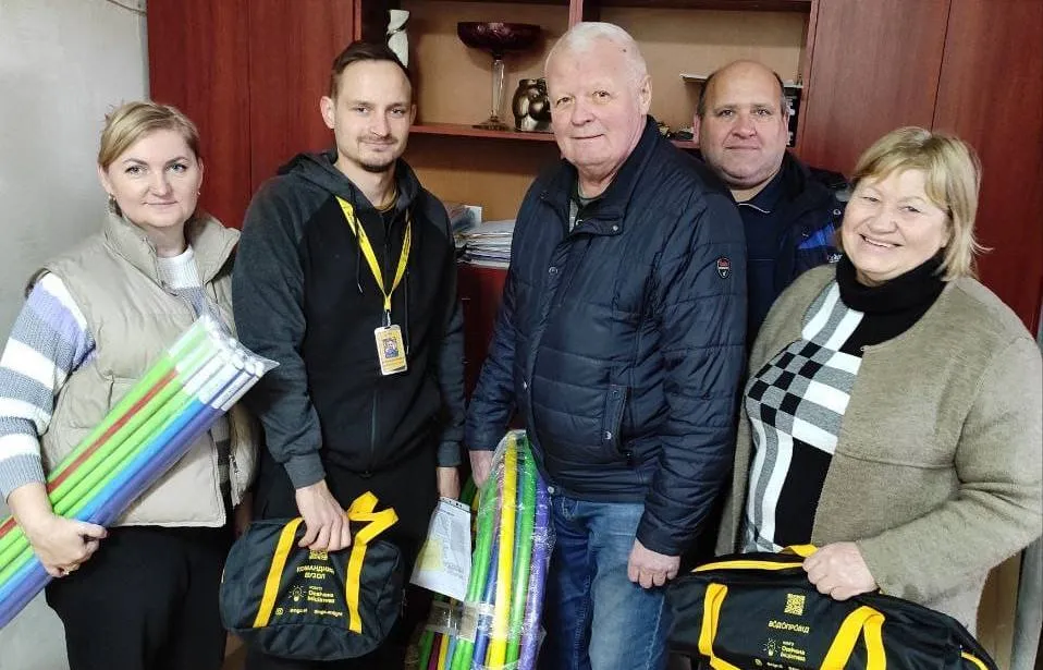Учні та педагоги Дергачівських ліцеїв №№ 1, 2, 3 взяли участь у проєкті, що реалізується за підтримки Харківської обласної молодіжної громадської організації «ОСВІЧЕНА ІНІЦІАТИВА» та фінансується спільно з Гуманітарним фондом для України.
