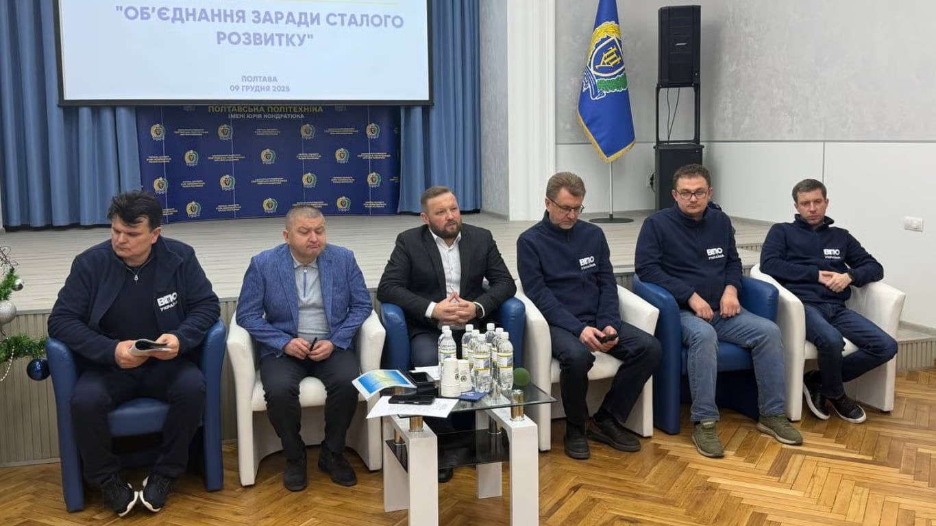Зустріч представників влади і бізнесу у Полтаві. Фото: Новини.LIVE В Україні створили Асоціацію релокованого бізнесу на порталі Gromada Group