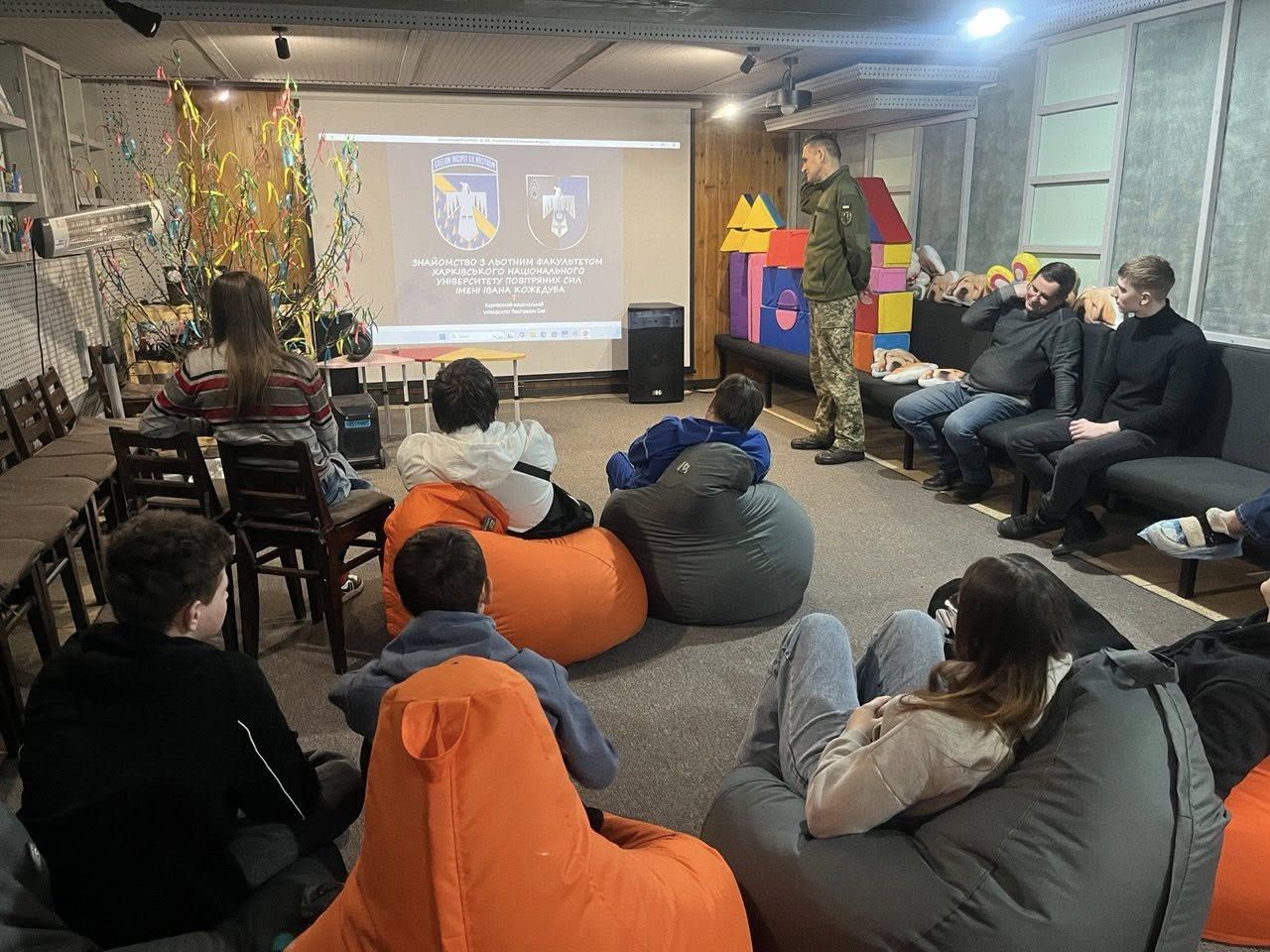 Профорієнтаційний захід провели представники університету Повітряних сил на порталі Gromada Group