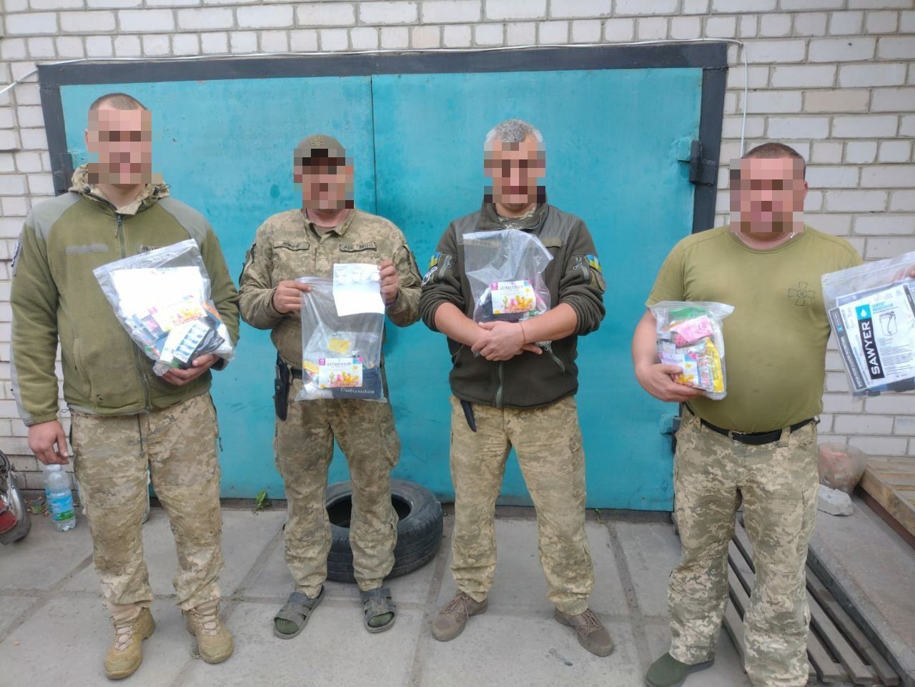Світлини: Нововодолазький молодіжний клуб "Джура". Минулорічна благодійна акція Нововодолазькі волонтери запрошують всіх небайдужих долучитися до збору великодніх кошиків для захисників на порталі Gromada Group