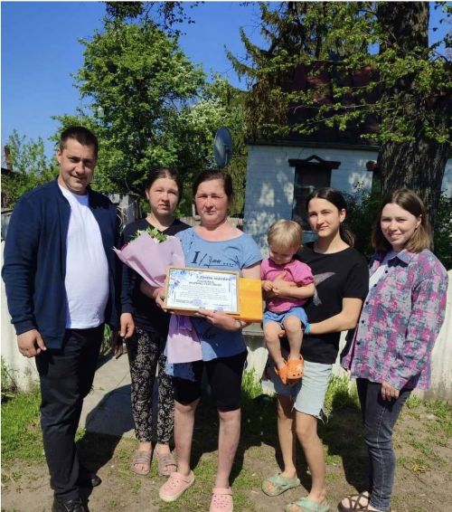 У Нововодолазькій громаді привітали багатодітних жінок з Днем матері на порталі Gromada Group