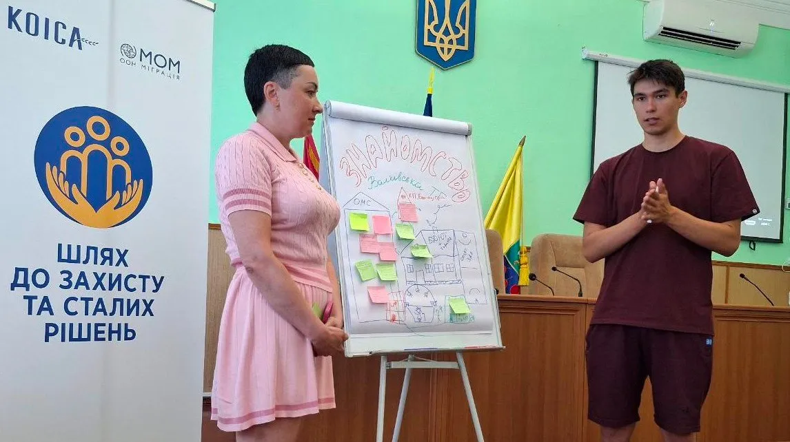 Фото Валківської міськради Валківська громада співпрацює з Міжнародною організацією з міграції. Зокрема, міська територіальна громада долучилася до нового етапу партнерства з Міжнародною організацією з міграції (МОМ) у межах великого проєкту щодо створення безпечного середовища.