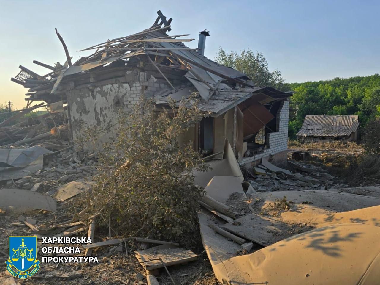 Ворог не припиняє авіаудари по Куп'янську: загинув чоловік, зафіксовано влучання у будівлю "швидкої допомоги" на порталі Gromada Group