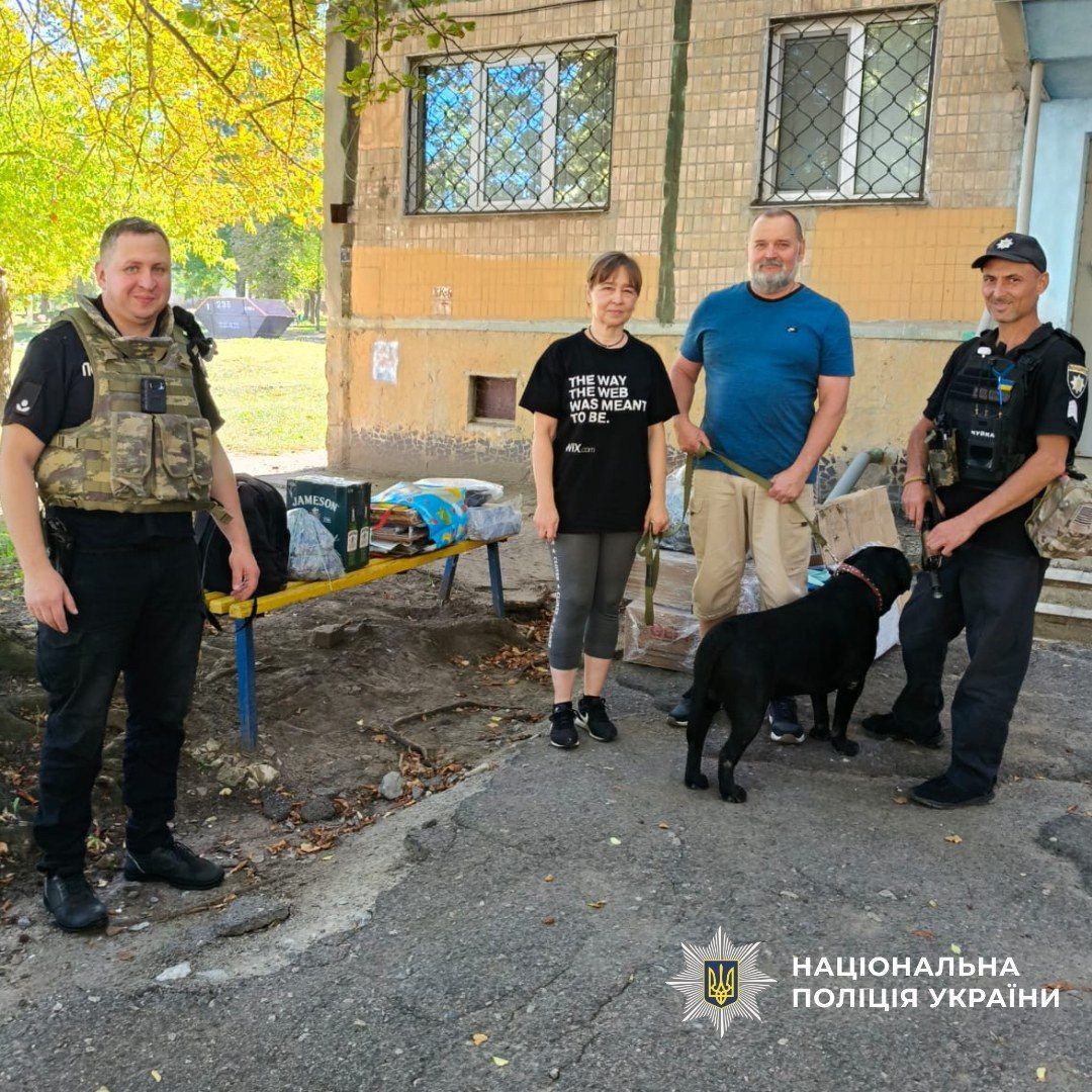 Трьох мешканців Липецької громади евакуювали поліцейські під час доставки гуманітарної допомоги на порталі Gromada Group