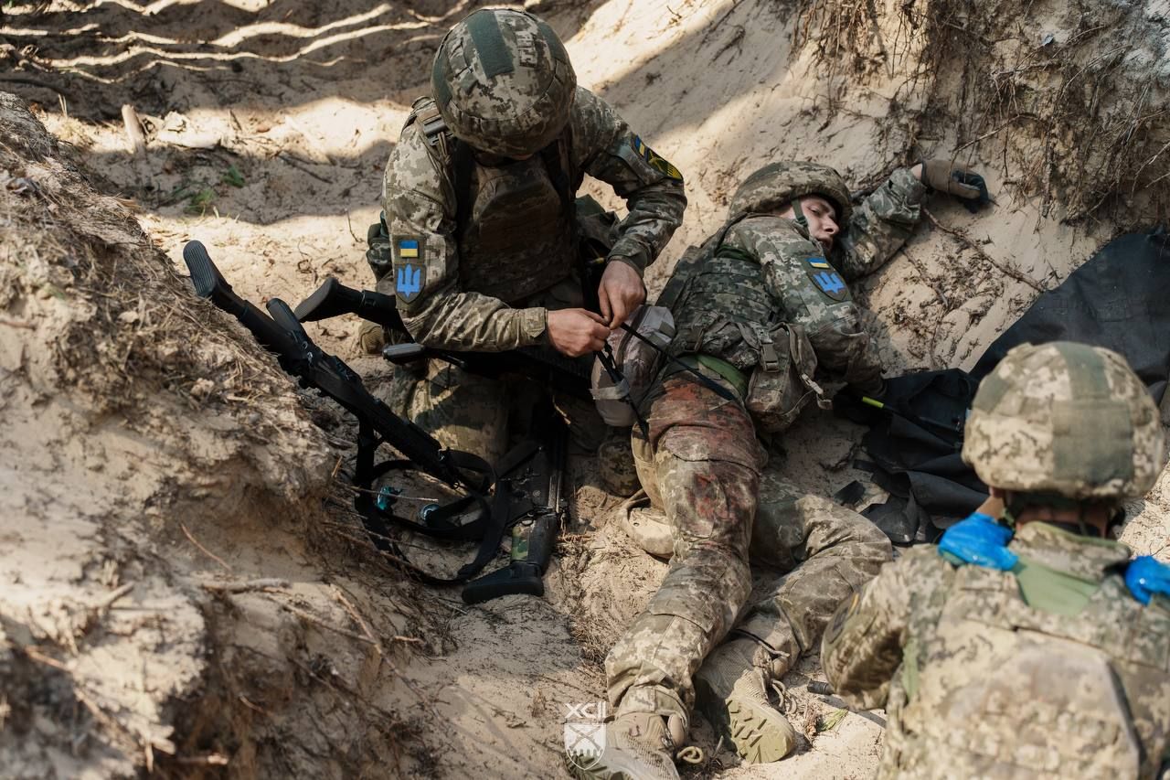 Турнікет накладають «аж до болю»: так 92 ОШБр, що 2024 року воювала під Липцями, тренує молодь за контрактом «18–24» - фото 2