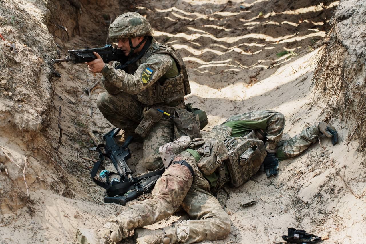 Турнікет накладають «аж до болю»: так 92 ОШБр, що 2024 року воювала під Липцями, тренує молодь за контрактом «18–24» - фото 3