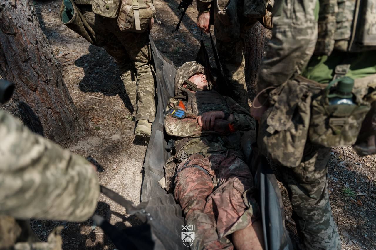 Турнікет накладають «аж до болю»: так 92 ОШБр, що 2024 року воювала під Липцями, тренує молодь за контрактом «18–24» - фото 6