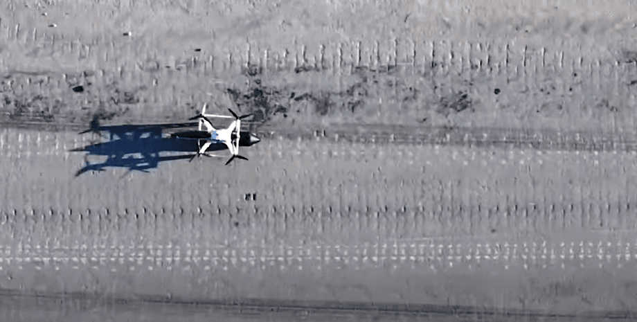 Дрон-"ждун" на дорозі / ілюстративне фото Ворожі FPV-«ждуни» на оптоволокні — одна з найбільших загроз на Липецькому напрямку на порталі Gromada Group