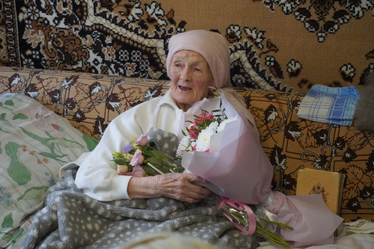 100-річчя відзначає сьогодні жителька Ізюмської громади  на порталі Gromada Group