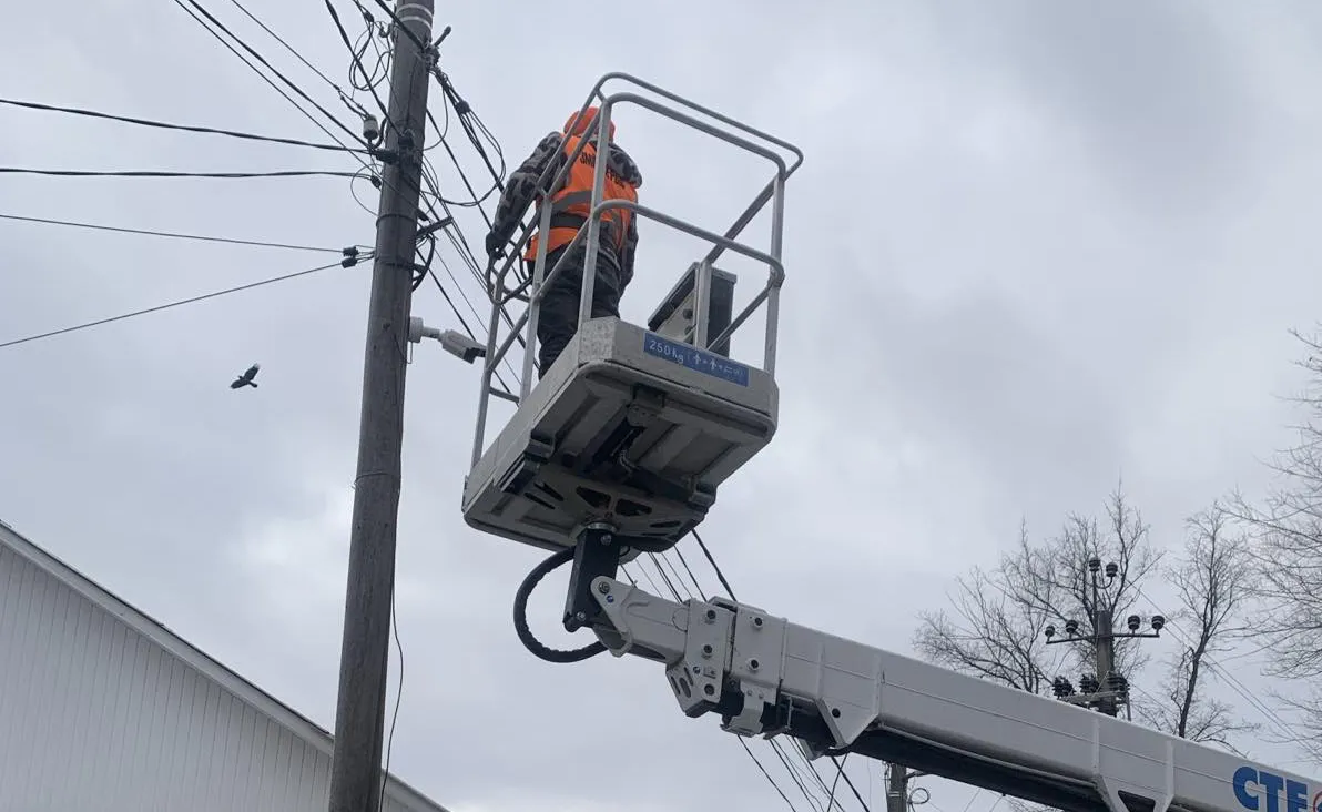 Фото: фейсбук / КП «Зміїв-сервіс» КП «Зміїв-сервіс» впродовж тижня займалося благоустроєм та відновленням вуличного освітлення на порталі Gromada Group
