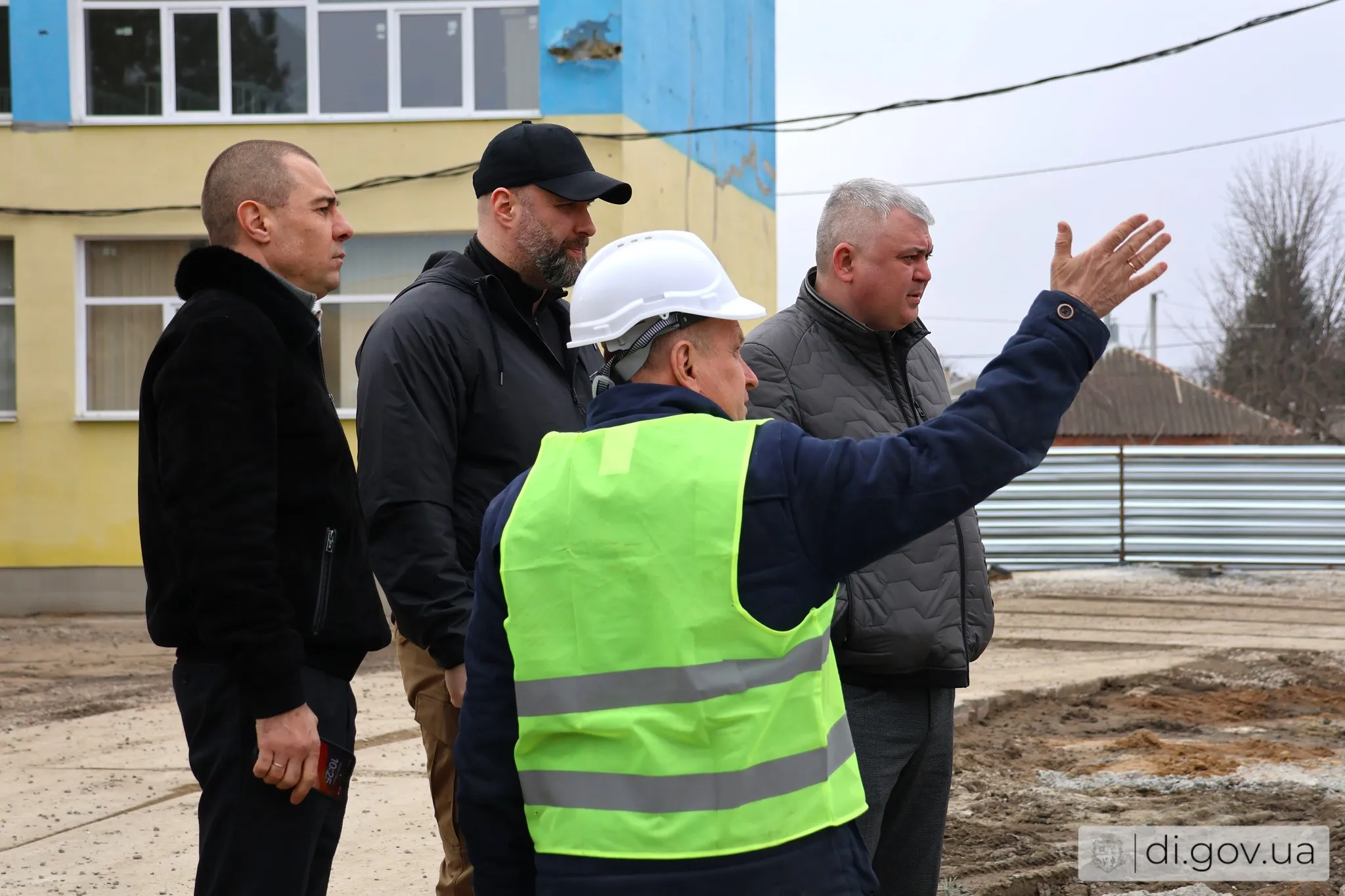 Керівник Харківської області та його заступники перевірили результати благоустрою на вулицях Центральній і Сергія Балаклицького, які були практично завершені минулого року зусиллями Дергачівської міської ради та Харківської ОВА за рахунок співфінансування з держаного та місцевого бюджетів.