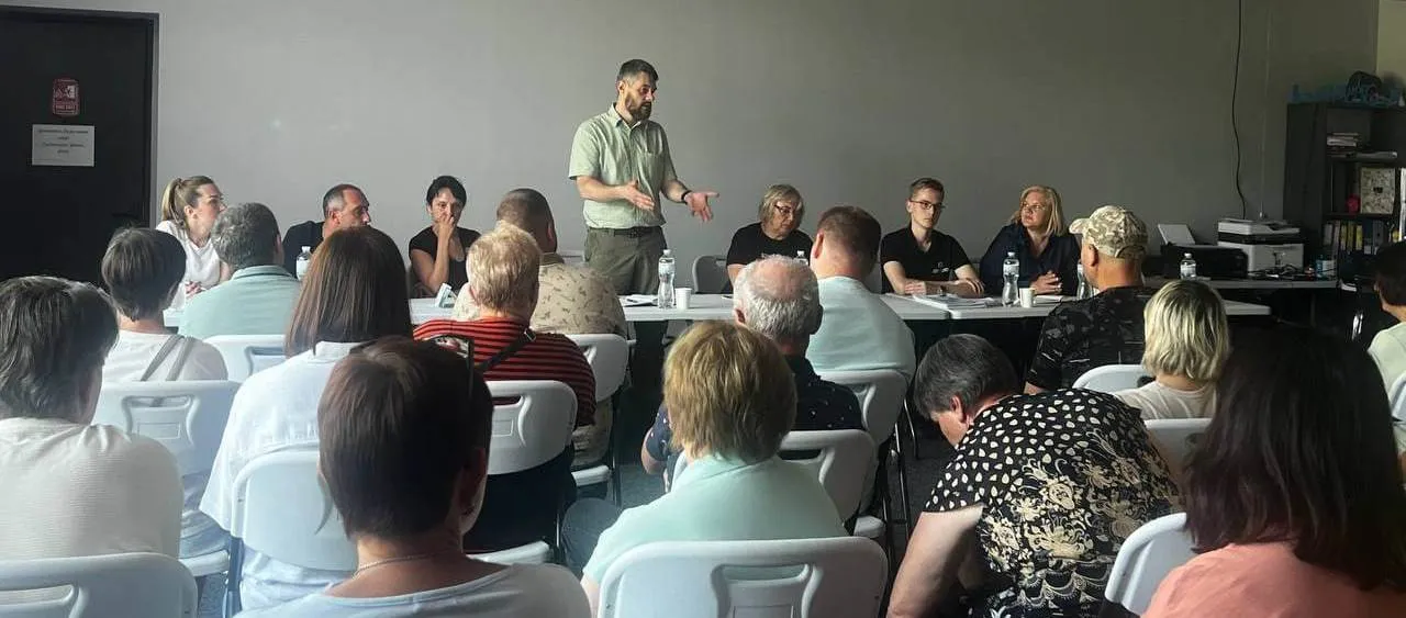 У Роганській громаді відбувся виїзний захід «Турбота поруч». До зустрічі долучилися представники Управління у справах ветеранів ХОВА, ветеранського простору «Пліч-о-пліч», Управління соціального захисту населення Роганської громади, а також фахівці з супроводу ветеранів та демобілізованих осіб.