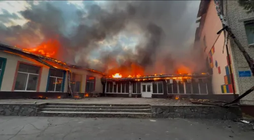 БПЛА вдарив по Золочівському ліцею №1: сталася пожежа на порталі Gromada Group