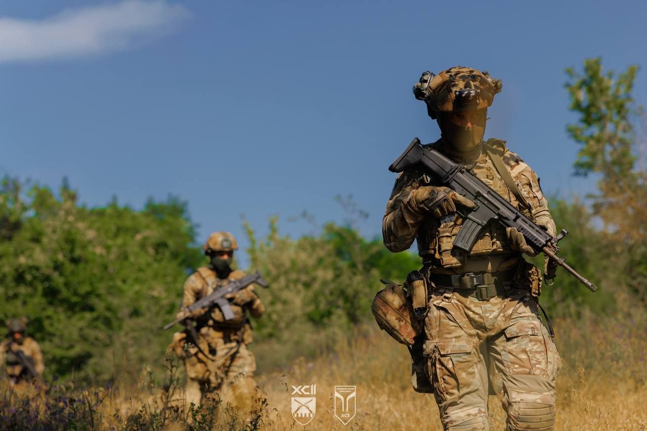 Розвідники тренувань не припиняють: у 92-й бригаді показали, як бійці відточують навички перед бойовими виходами - фото 1