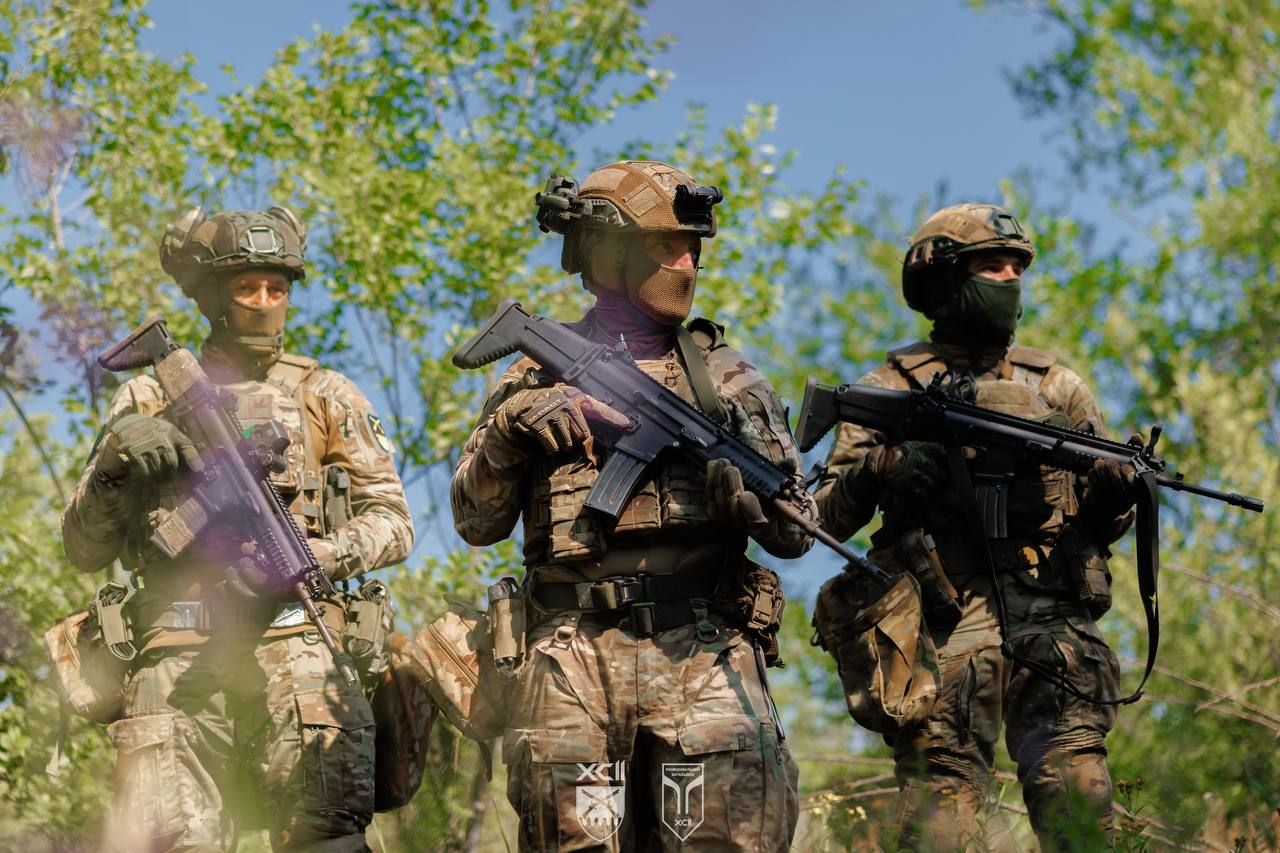 Розвідники тренувань не припиняють: у 92-й бригаді показали, як бійці відточують навички перед бойовими виходами - фото 6
