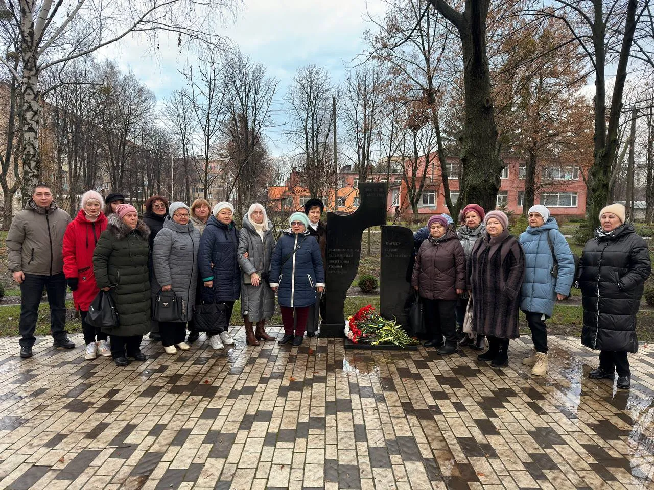 Фото: Слобожанська міська рада У Слобожанському вшанували героїв - ліквідаторів аварії на ЧАЕС на порталі Gromada Group