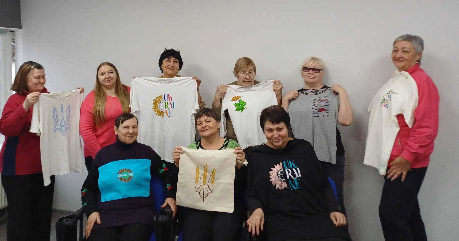 Фото: фейсбук / Слобожанський центр надання соціальних послуг У Слобожанському займалися арт-терапією на порталі Gromada Group