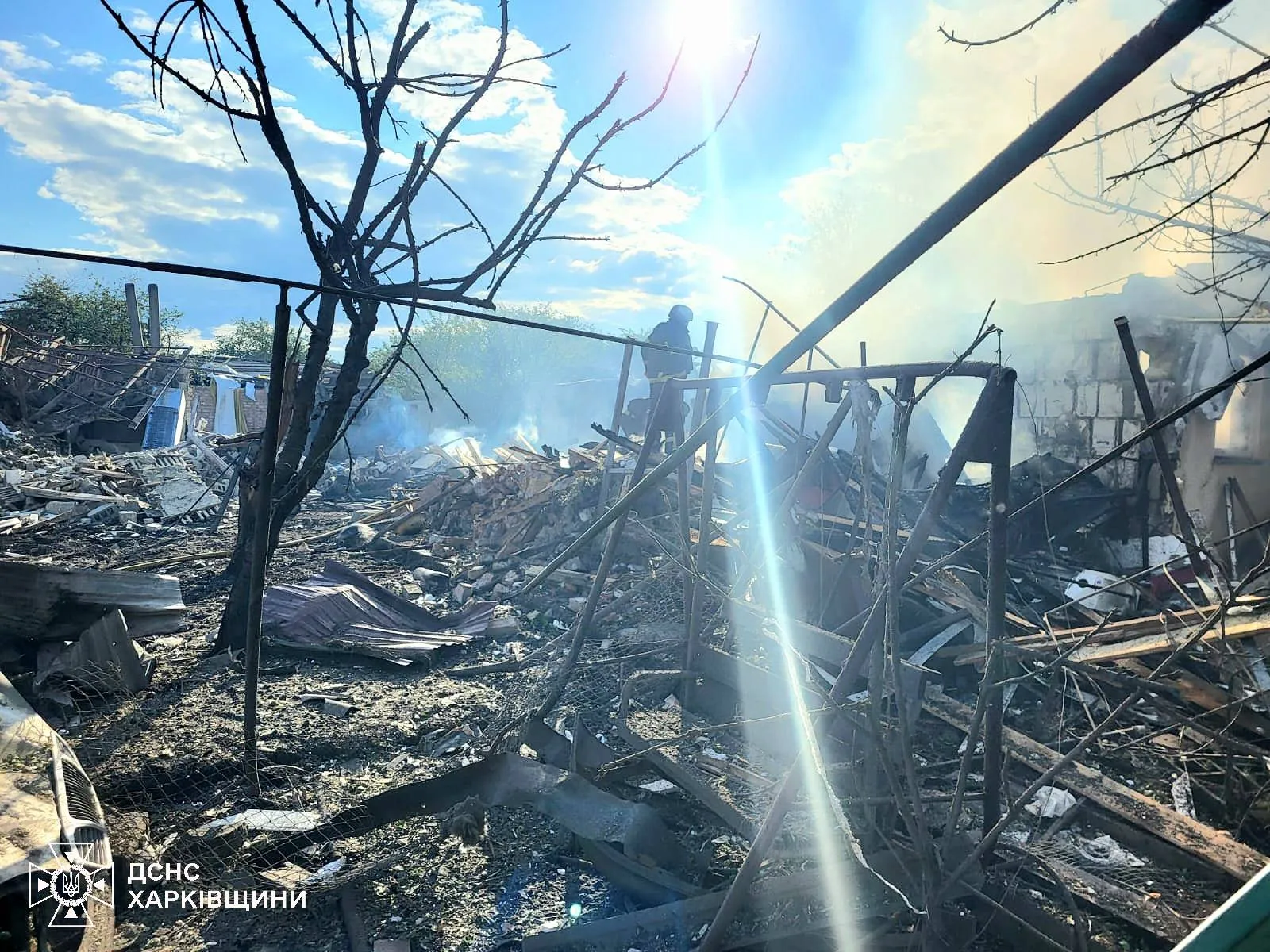 Фото: ДСНС Харківщини Ворог вдарив трьома КАБами по Нечволодівці: є загиблі і поранені цивільні на порталі Gromada Group