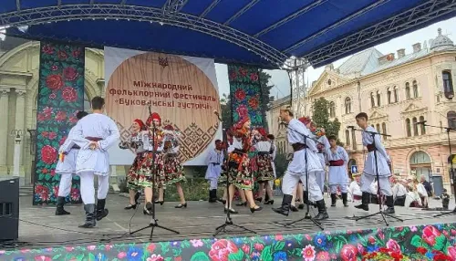 «Буковинські зустрічі»: у Чернівцях стартував Міжнародний фольклорний фестиваль (ФОТО, ВІДЕО) на порталі Gromada Group