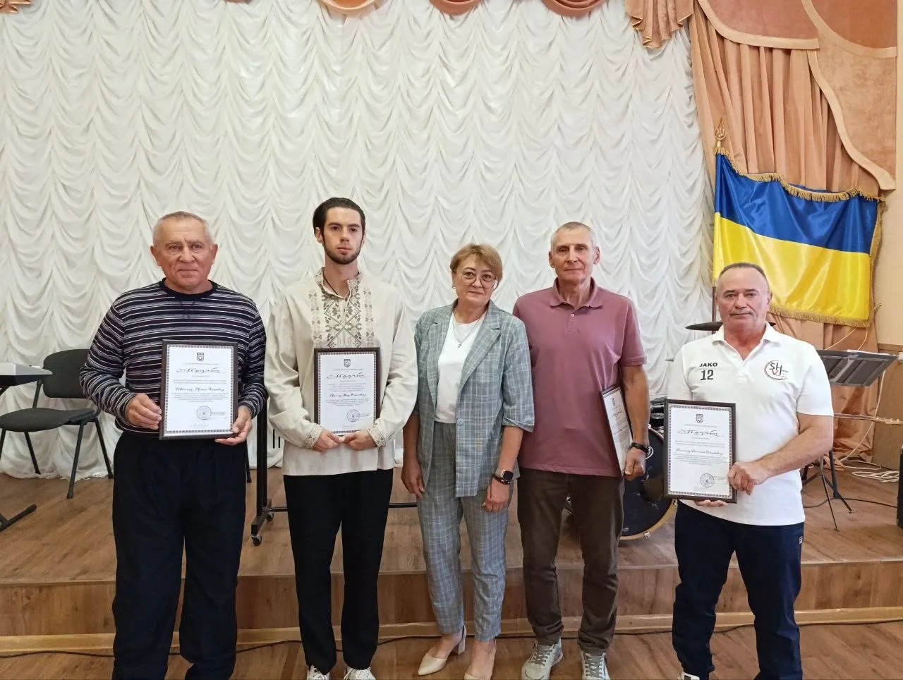 Фото: Слобожанська міська рада У Слобожанській громаді відзначили працівників сфери фізичної культури та спорту на порталі Gromada Group