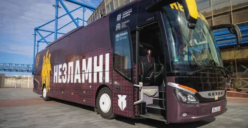 Гравцям команди «Харків Незламні» передали автобус для поїздок на офіційні всеукраїнські та міжнародні змагання, а також товариські матчі, повідомив начальник Харківської обласної військової адміністрації.