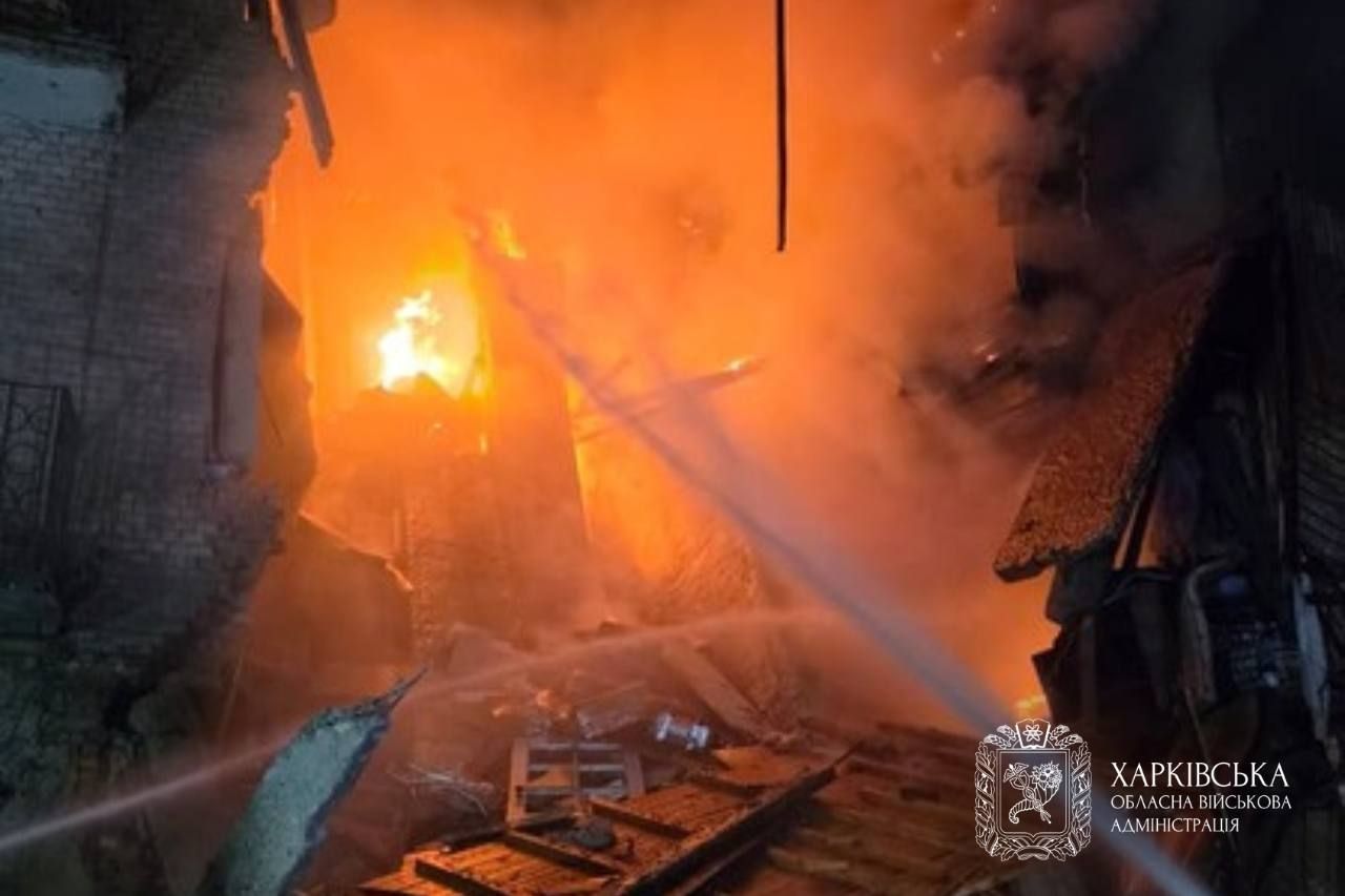 Російський ракетний удар по Харкову: з-під завалів чотириповерхівки дістали тіла трьох людей, ще щонайменше 15 постраждали - фото 3