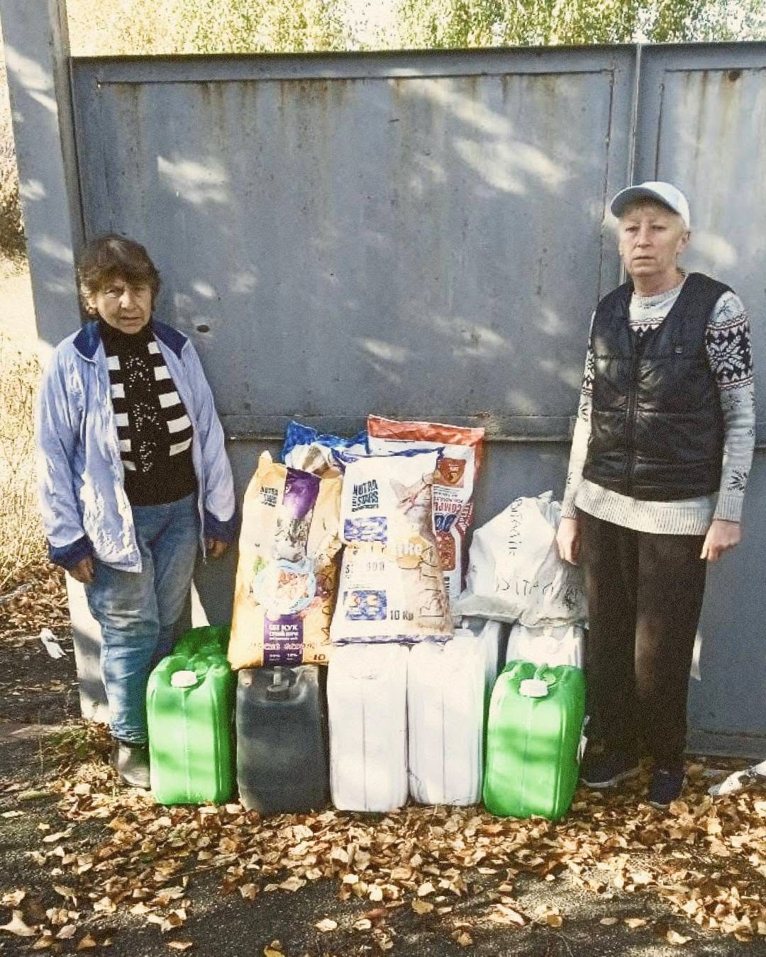 250 літрів пального від Липецької СВА та 150 кг корму від фонду «Гав Дивізія»: до сіл громади привезли чергову партію допомоги - фото 1