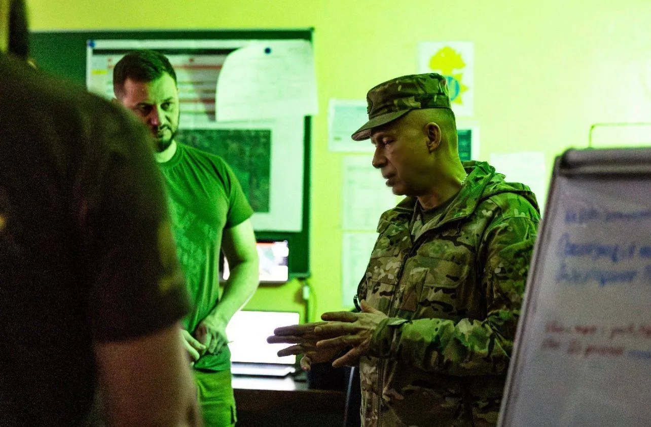 Фото: Головнокомандувач ЗС України Олександр Сирський відвідав Липецький відтинок на порталі Gromada Group