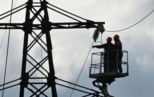 Дергачівщина постійно перебуває під ударами росіян. Страждають мешканці громади, цивільна та критична інфраструктура. Уранці 13 травня російські війська завдали удару по об’єкту критичної інфраструктури на території Дергачівської громади. Внаслідок атаки без електропостачання залишилися мешканці  Дергачів, Безрук і Слатине