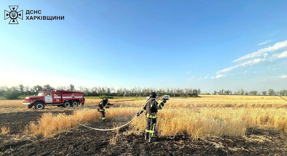 Минулої доби ворог поцілив на Харківщині в поліцейське авто та хлібне поле на порталі Gromada Group
