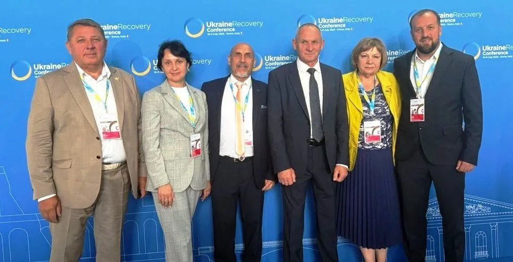 Фото Валківської міськради Ця важлива подія об’єднала понад 100 країн, більше 500 компаній, міжнародні організації, фінансові установи та громади України, з яких 11 – з Харківщини.