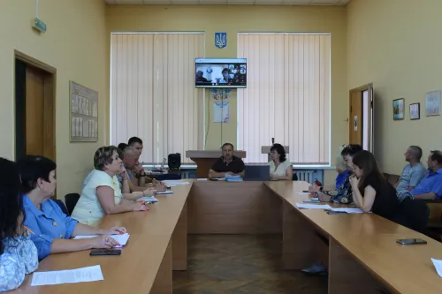Підготовка до навчального року, зміни до бюджету та ремонт доріг: підсумки виконкому Сахновщинської селищної ради. ВІДЕО на порталі Gromada Group