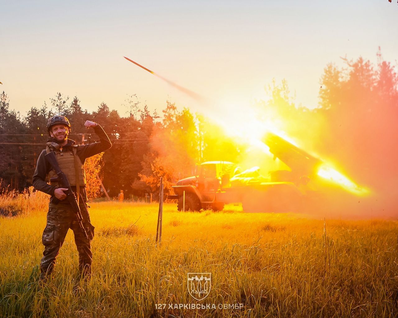 Залп із «Града» і миттєве згортання: як розрахунок РСЗВ 127-ї Харківської бригади працює під полюванням ворожих FPV - фото 9