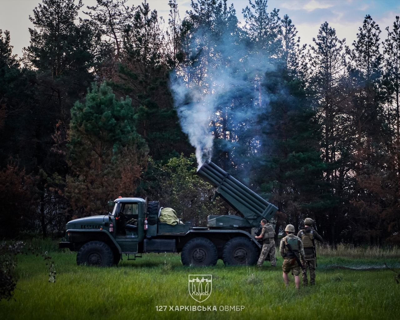 Залп із «Града» і миттєве згортання: як розрахунок РСЗВ 127-ї Харківської бригади працює під полюванням ворожих FPV - фото 10