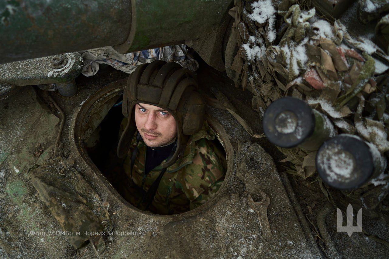 Броня і люди: Чорні Запорожці у День танкових військ показали кадри танкістів із різних етапів великої війни - фото 8